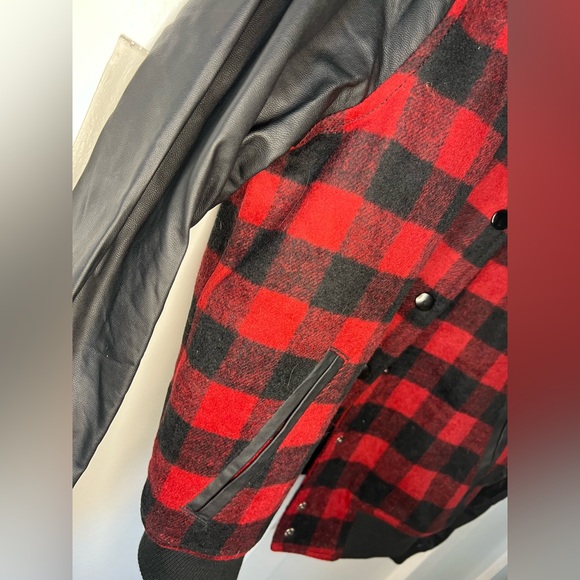 EUC Forever 21 Women’s small red black buffalo plaid bomber jacket faux leather - Picture 5 of 12